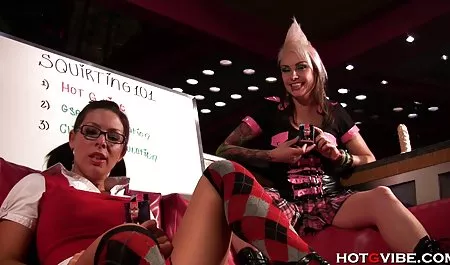 Tambahan bokep indo vs barat Kasar Untuk Kylie J.