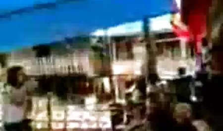 Gadis cantik suka xx porn indonesia untuk menanggalkan pakaian dan menunjukkan off