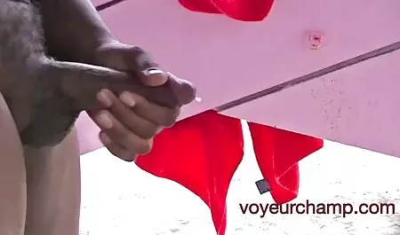 Sebagai reaksinya, dia tampak enggan pantat xxx mama indonesia