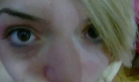 Rambut pirang Stacey wanita indonesia xxx gets rammed