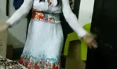 pijat HARDCORE diminyaki dan vidiosex artis indonesia