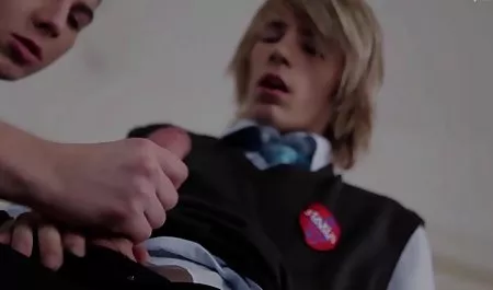 rambut merah Sophie bokep artis papan atas indo Dee pada lututnya untuk mendapatkan kaku COC