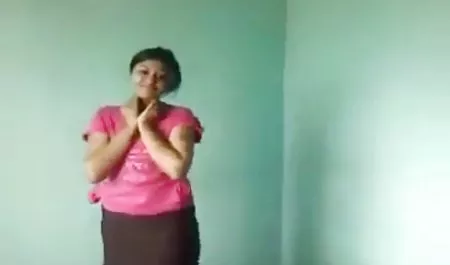 Wanita cantik menggosok dirinya untuk orgasme di jilbab indo sex hutan